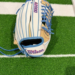 2025 Wilson A2000 RH Outfield Softball Glove 12.5" (New)