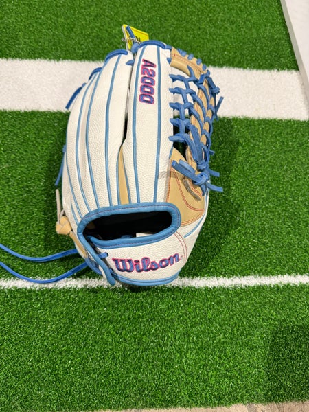 2025 Wilson A2000 RH Outfield Softball Glove 12.5" (New)