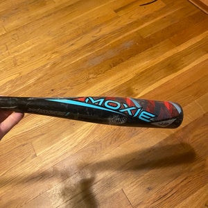 Easton Moxie Bat (-12) 15 oz 27" (Used)