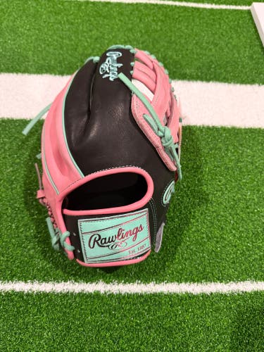 2025 Rawlings Heart of the Hide RH Outfield Baseball Glove 12.25" (New)