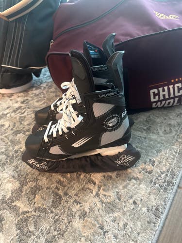 2025 custom Bauer Vapor Flylite Hockey Skates Regular Width Pro Stock 7.5 Barely Used Almost new