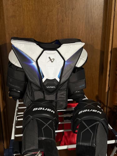 Large 2025 Bauer Goalie Chest Protector (Used)