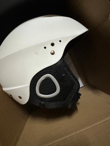 NEW  ski snowboard helmet size large  adult unisex white  (58-60 cm) -large