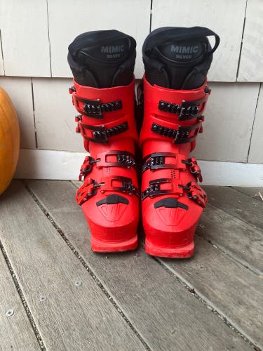 Mondo 21 & 21.5 Atomic redster club sport 70 Ski Boots Soft Flex (Used)