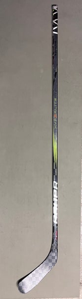 Senior Bauer Hyperlite 2 Right Handed Hockey Stick P90 (Used)