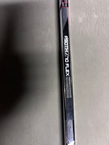 Senior Bauer Hyperlite 2 Right Handed Hockey Stick P90