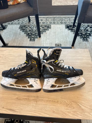 Bauer Supreme M5 Pro Hockey Skates Extra Wide Width Size 3 (Used)