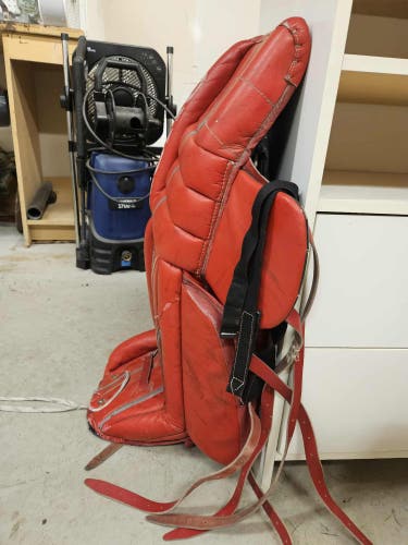 35" 2009 Koho 590 Goalie Leg Pads (Used)