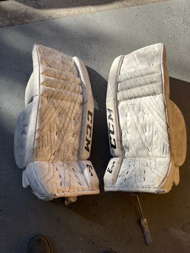 31" CCM Extreme Flex E4.9 Goalie Leg Pads (Used)