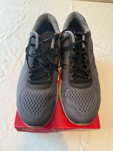 Gray Men's Size M 11.5 (W 12.5) Adult New Balance Shoes