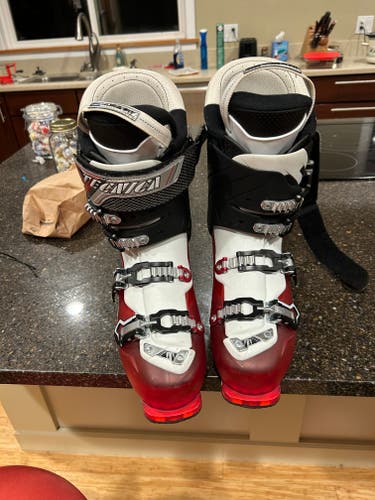 Mondo 27 & 27.5 Tecnica All Mountain Ten.2 120 HVL Ski Boots Stiff Flex (Used)
