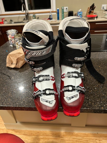 Mondo 27 & 27.5 Tecnica All Mountain Ten.2 120 HVL Ski Boots Stiff Flex (Used)