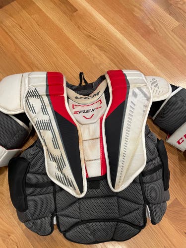Large/Extra Large CCM EFLEX 5.5 Goalie Chest Protector (Used)