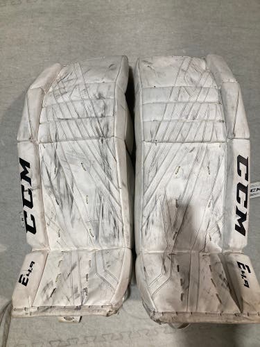 Intermediate CCM Extreme Flex 4.9 Goalie Leg Pads | 32"