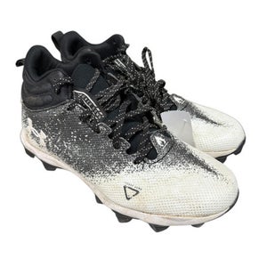 Used Under Armour Adult FB Cleats White And Black Senior 6.5 11833-S000166754