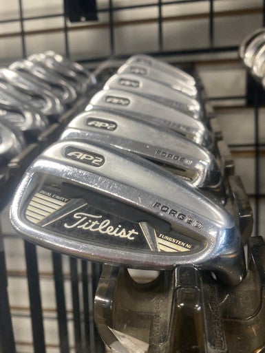 Titleist (Used) Right Handed Men's Stiff Flex Steel Shaft Iron Set
