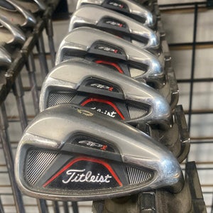 (Used) Right Handed Men's Regular Flex Graphite Shaft Iron Set