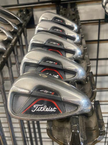 (Used) Right Handed Men's Regular Flex Graphite Shaft Iron Set