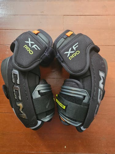 Senior Medium CCM Tacks xf pro Elbow Pads (Used)