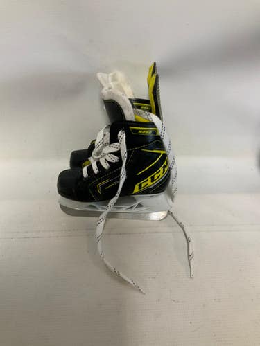 Used CCM SUPER TACKS 9350 Youth Hockey Skate Youth 09.0 11823-S000035237