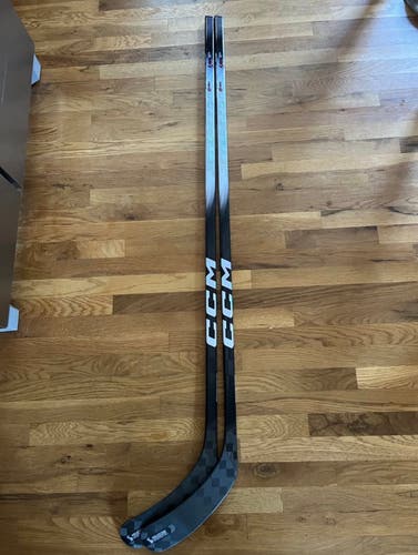 2 Pack Intermediate CCM JetSpeed FT8 Pro Left Hand Hockey Stick P29 (New)