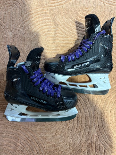 Intermediate Bauer Supreme Matrix Hockey Skates Size 5.5 (Used)