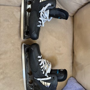 2024 True True SVH Pro Two Piece Hockey Goalie Skates Regular Width 10 (Used)