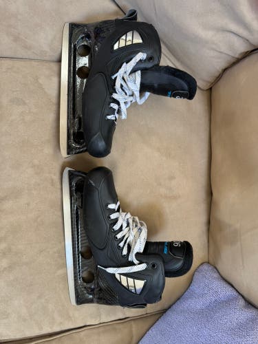 2024 True True SVH Pro Two Piece Hockey Goalie Skates Regular Width 10 (Used)