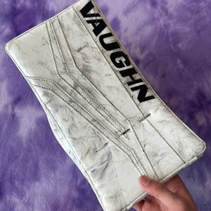 White Intermediate Vaughn Goalie BlockerRegular (Used)