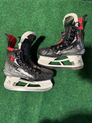 Junior Bauer Vapor X5 Pro Hockey Skates (Extra Wide) Size 2.5 (Used)