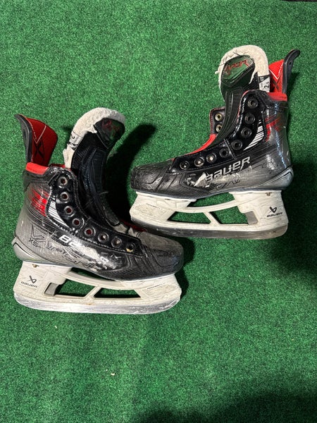 Junior Bauer Vapor X5 Pro Hockey Skates (Extra Wide) Size 2.5 (Used)
