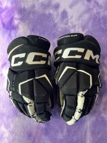 Black Senior CCM As-v Gloves 14" (Used)