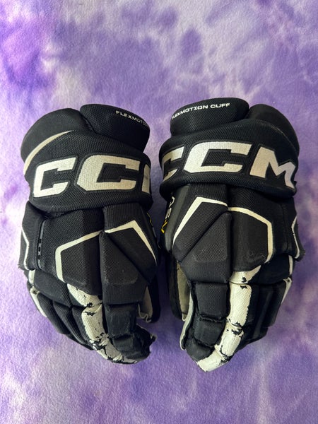 Black Senior CCM As-v Gloves 14" (Used)