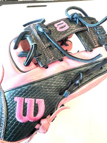 Used Wilson A2000 1786 BB/SB Glove RH Throw Pink 11 1/2" 11860-S000299786
