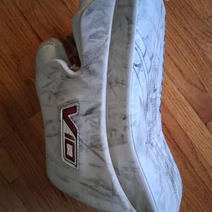 Vaughn V10 Junior Regular Blocker ONLY hockey goalie glove (Used)