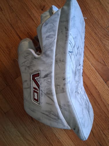 Vaughn V10 Junior Regular Blocker ONLY hockey goalie glove (Used)