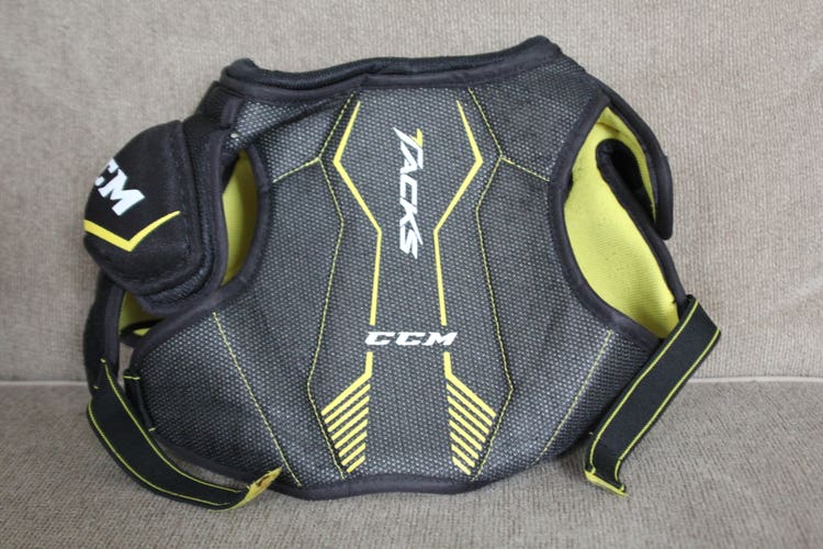Men's Large Youth CCM Tacks 3092 Shoulder Pads (Used)