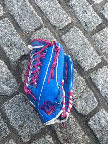 Wilson A2000 RH Outfield Baseball Glove 12.25" (Used)