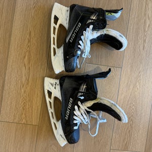 Bauer Vapor Hyperlite 2 Hockey Skates Regular Width 9.5 (Used)