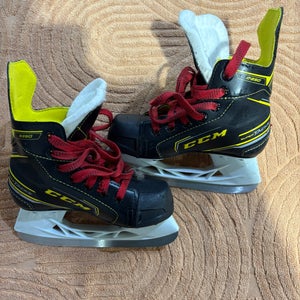Youth CCM Super Tacks 9350 Hockey Skates Regular Width 12 (Used)