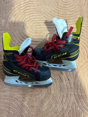 Youth CCM Super Tacks 9350 Hockey Skates Regular Width 12 (Used)