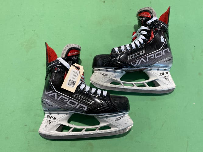 Senior Bauer Vapor X3.7 Hockey Skates Regular Width 7 (Used)