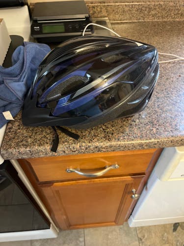 Lightly used adult Large Bell Adrenaline bike helmet. One size fits all. Unisex