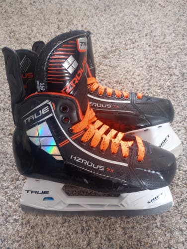 True HZRDUS 7X Hockey Skates Regular Width Size 4 (Used)