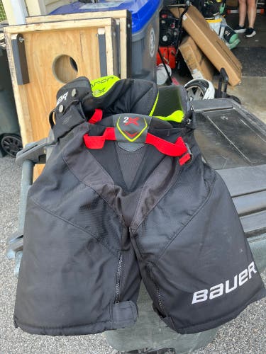 Junior Medium Bauer VAPOR 2X Hockey Pants (Used)