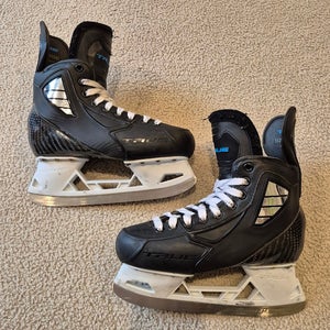 True Pro Custom Hockey Skates Regular Width Size 5 (Used)