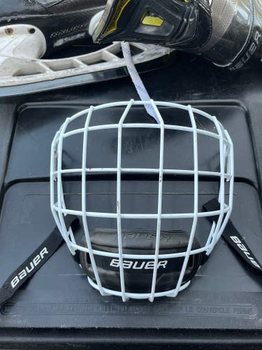Medium Bauer Full Cage (Used)