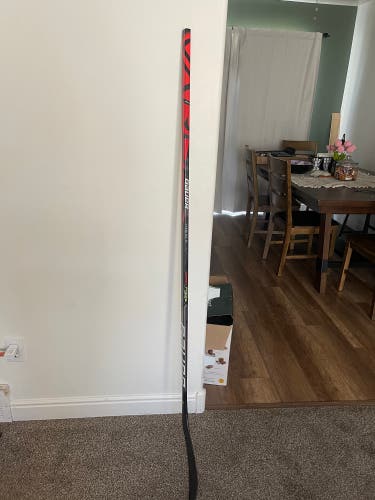 Intermediate Bauer Vapor FlyLite Left Hand Hockey Stick P28 Pro Stock (Used)