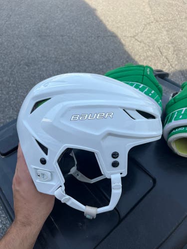 Medium Bauer Hyperlite Helmet (Used)