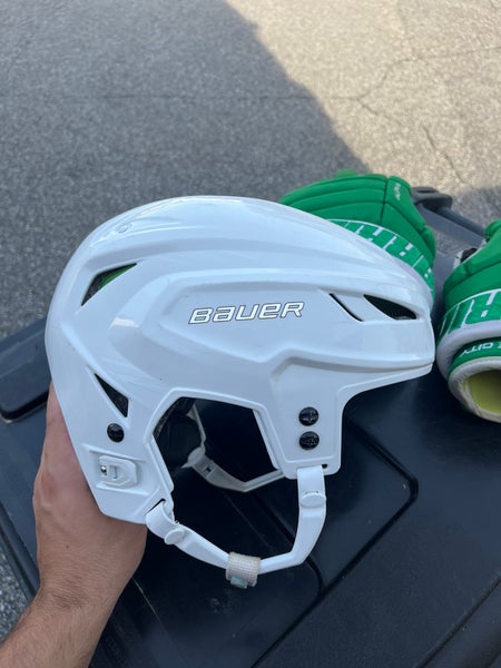 Medium Bauer Hyperlite Helmet (Used)